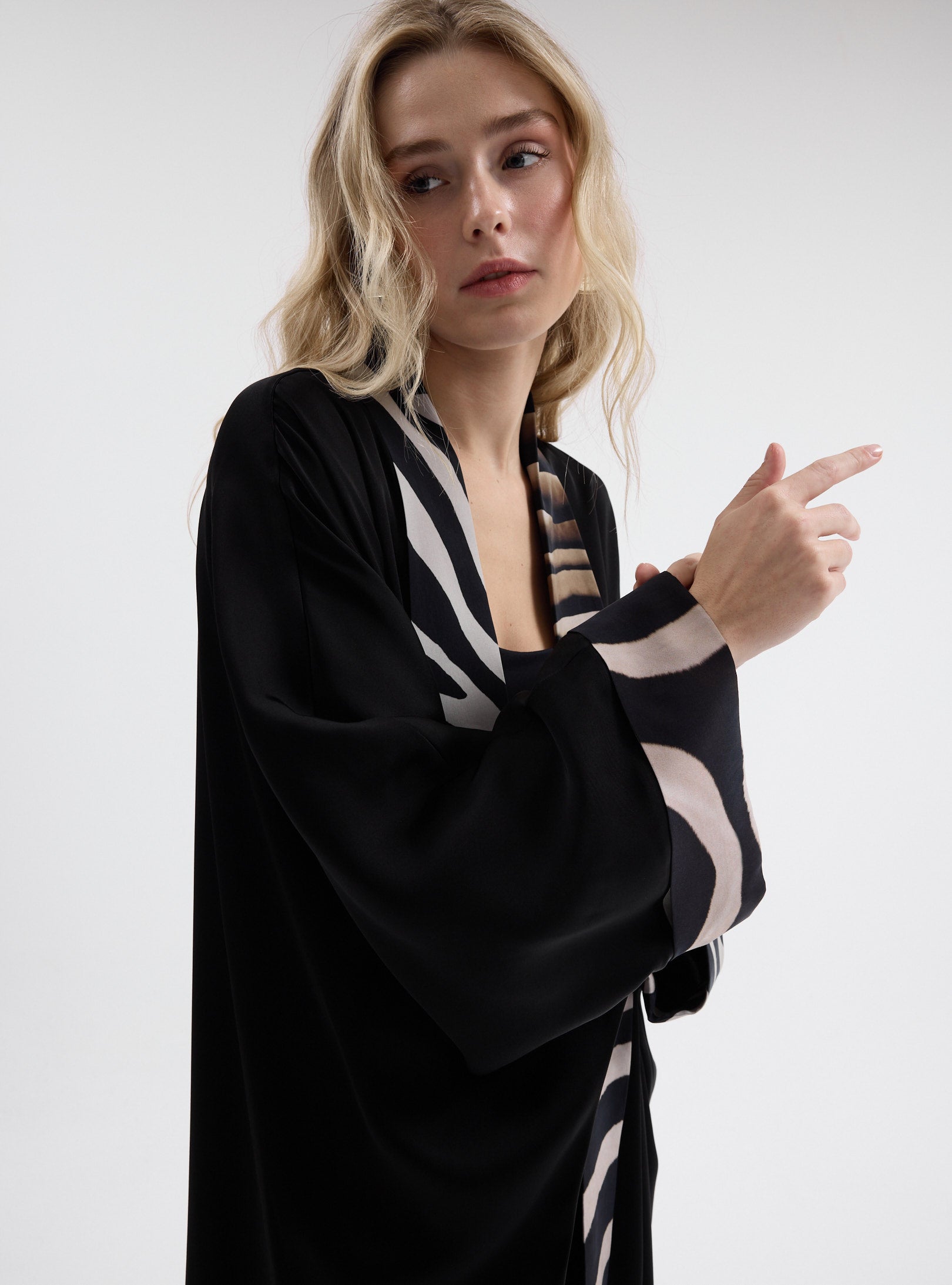 Black Leopard Abaya - Store WF