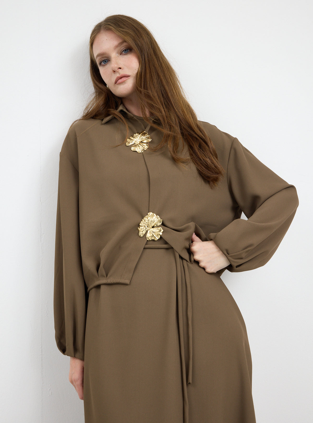 Three-Piece Dress & Jacket Set with Brooch and Slim Tie Belt Brown