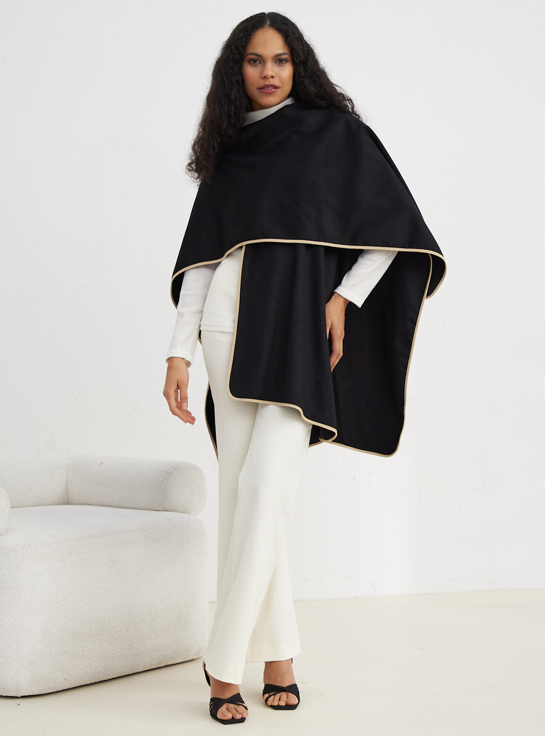 Contrast Binding Black Wool Poncho - Store WF